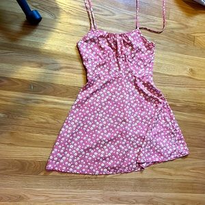 This is a cute size small summer dress to wear to any event!